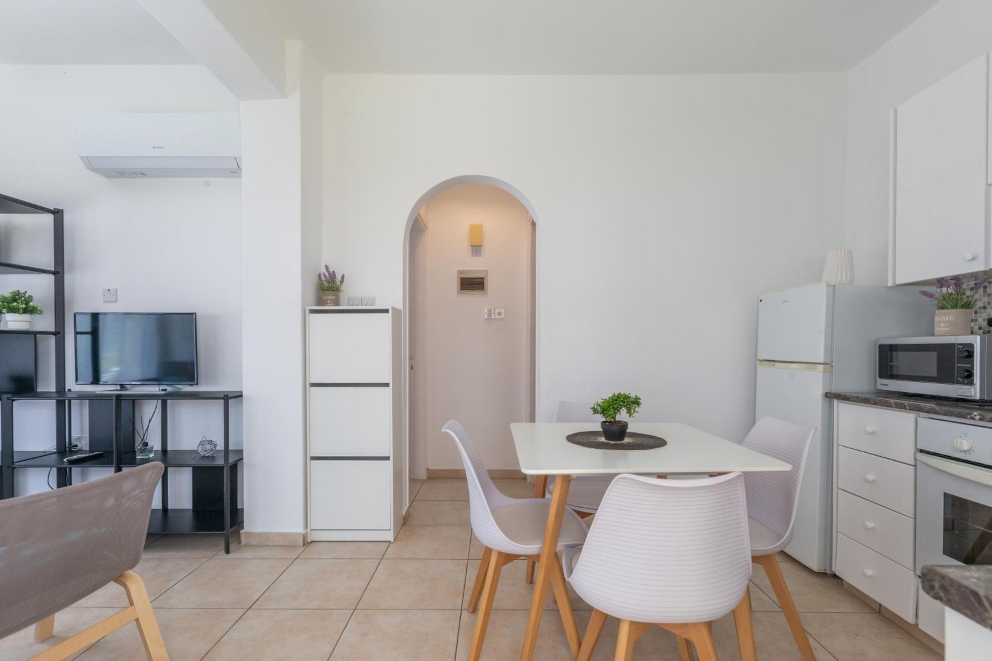 Beautiful One Bed Apartment In Пафос Экстерьер фото